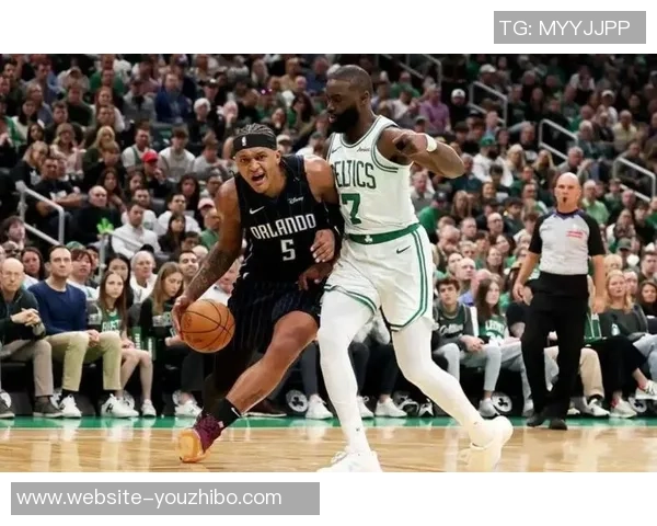 凯尔特人与小牛激战正酣比分悬念迭起引发球迷热议