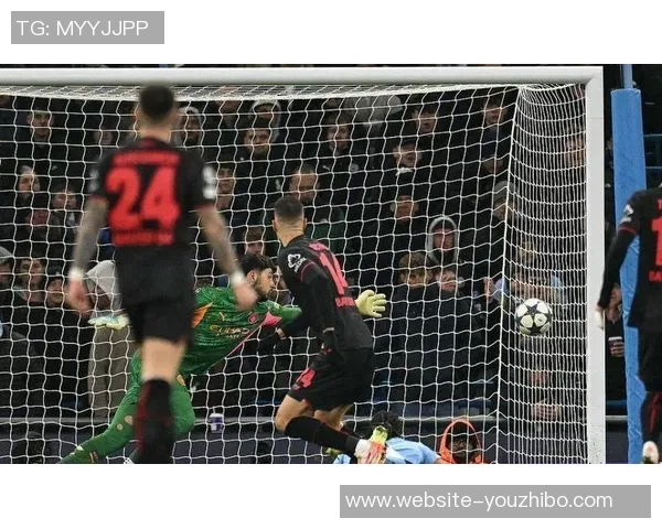 巴萨与尤文激战正酣手球争议引发球迷热议与讨论